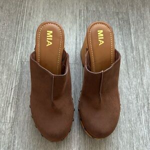 MIA Clogs
